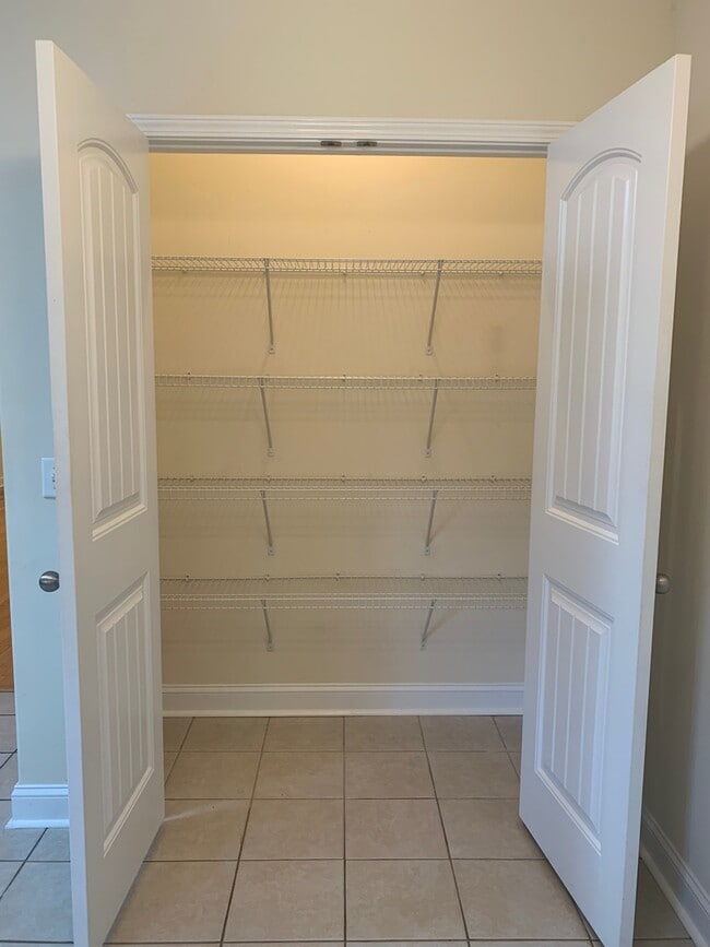 Building Photo - Beautiful Townhome for Rent