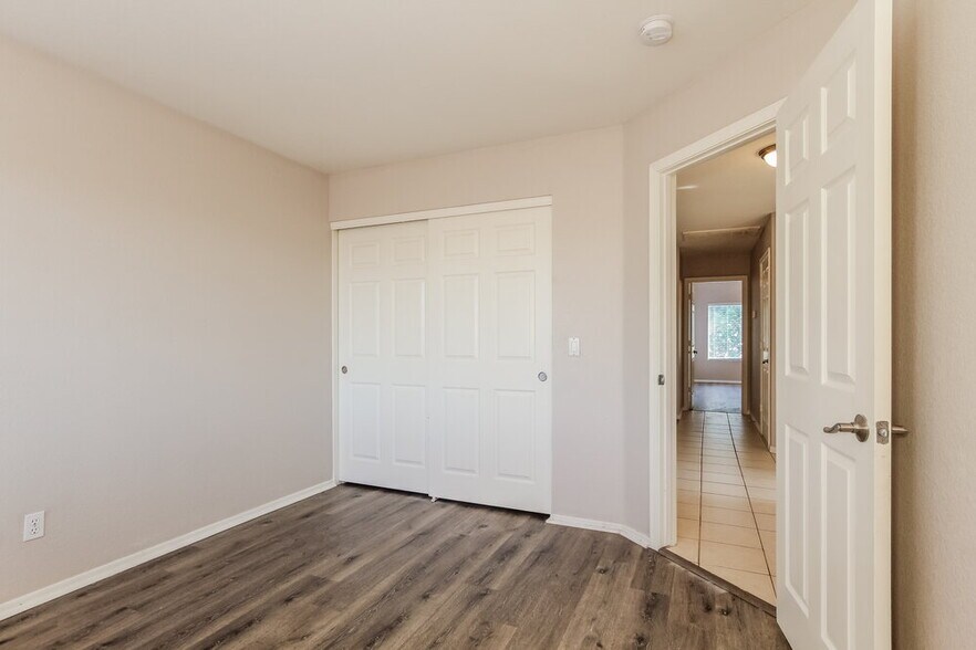 Building Photo - 9147 N 73rd Ln