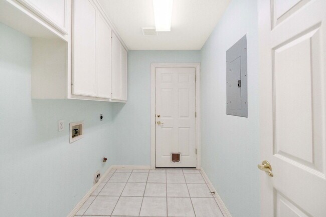 Building Photo - 11901 Jess Dr