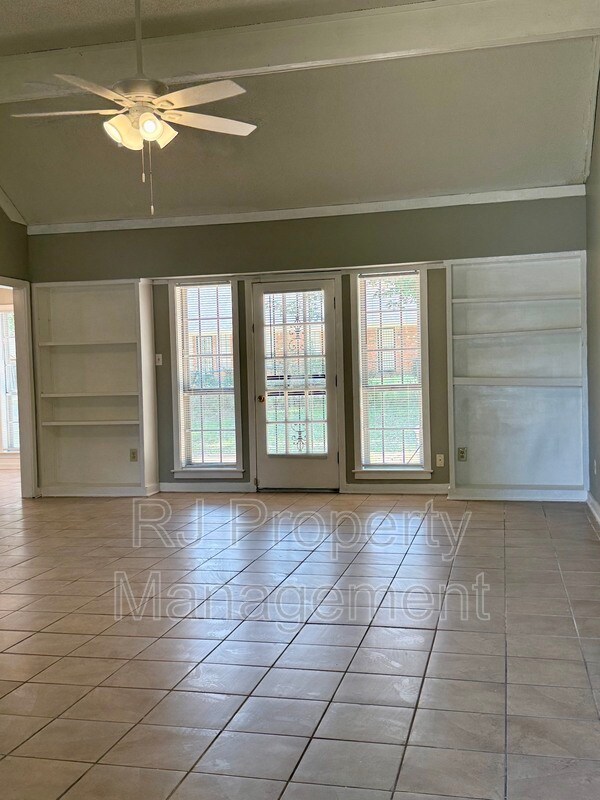 Building Photo - 4521 Stony Point Dr