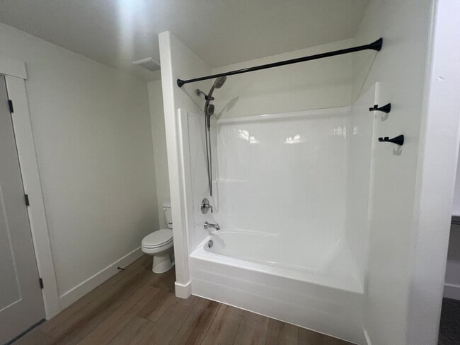 Building Photo - Beautiful Home Built in 2024, Upstairs