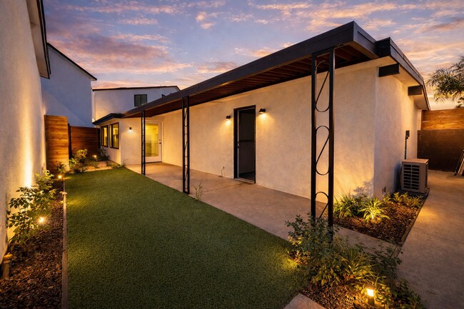 Building Photo - 4601 Almayo Ave