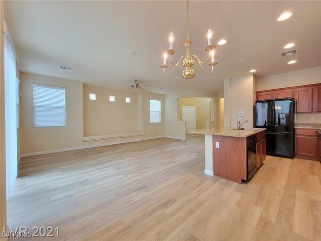 Building Photo - 9132 Spumante Ave