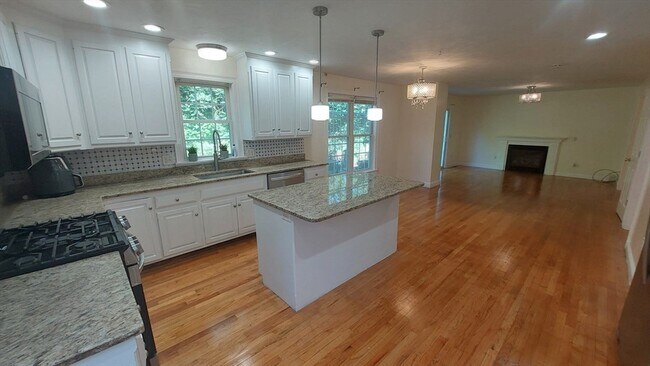 Building Photo - 339 Poplar St
