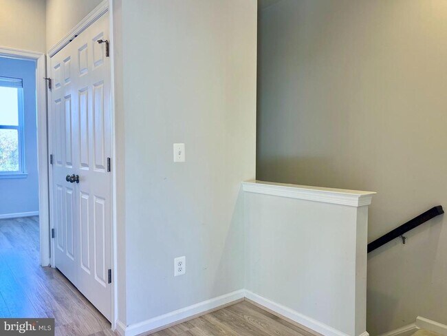 Building Photo - 8378 Sallyport St