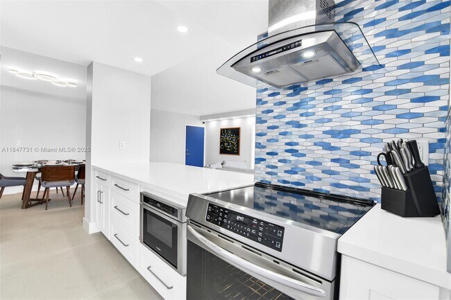 Building Photo - 2701 N Ocean Blvd