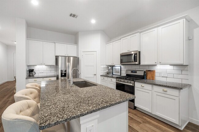 Building Photo - 1045 Dancing Feather St