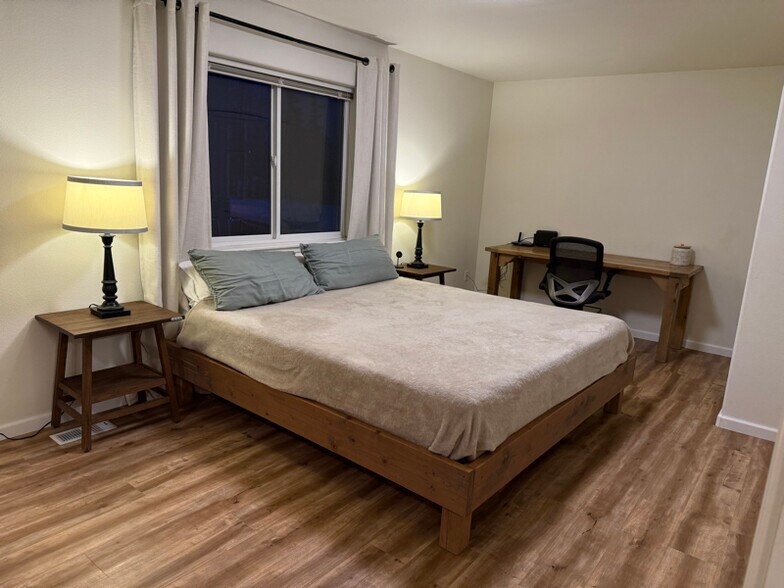 Building Photo - 583 Ocean Point Dr