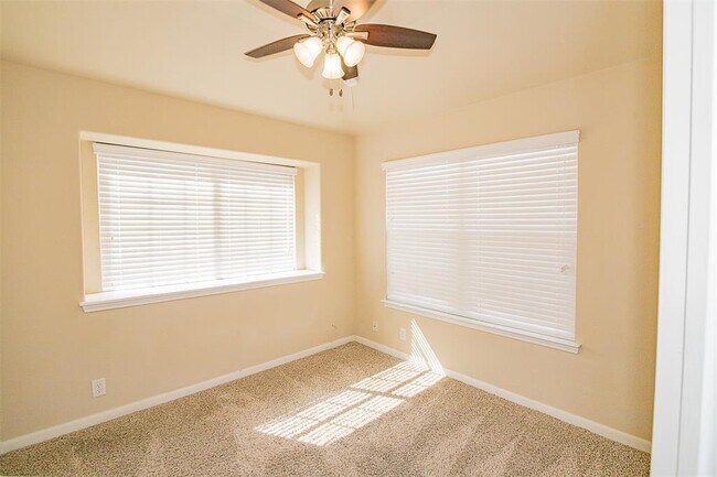 Building Photo - 3101 Davis Ln