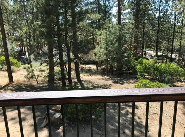 Building Photo - Serene Lakeview Cabin