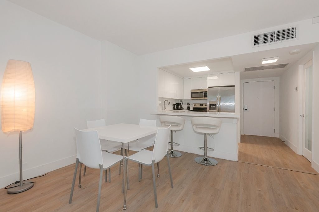 Building Photo - 2301 Collins Ave