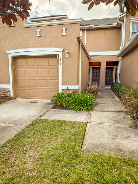 Building Photo - 209 Leese Dr