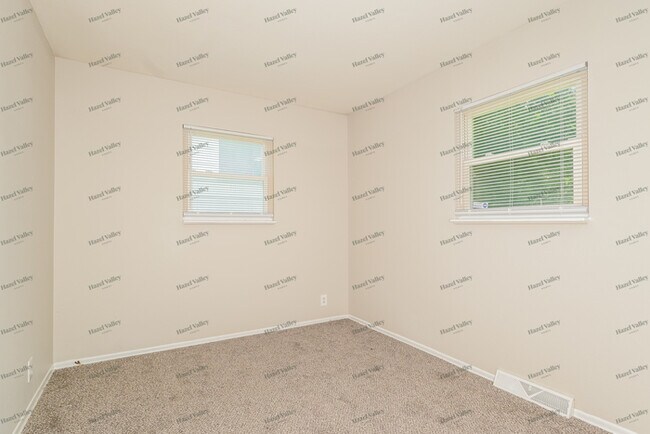 Building Photo - 205 Flora Dr