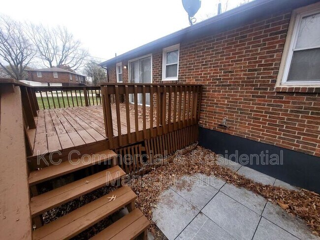 Building Photo - 11400 N Charlotte St