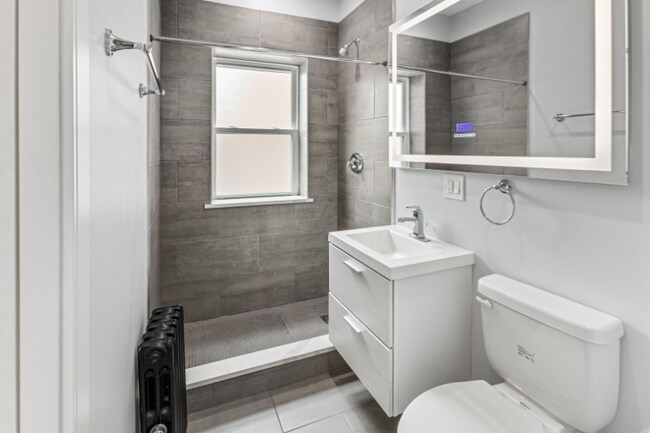 Building Photo - 1059 W Glenlake Ave