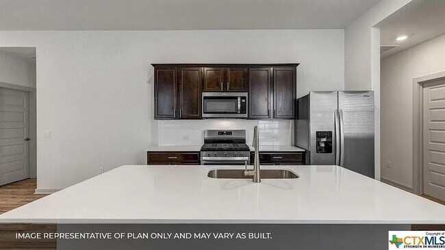 Building Photo - 325 Fairfax Ave