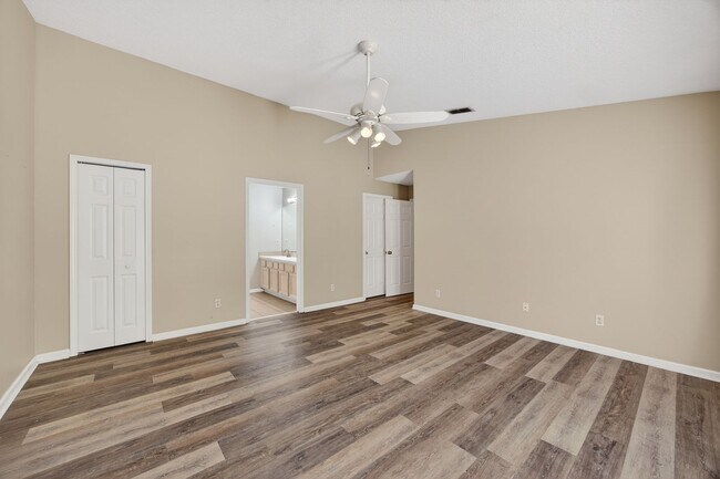 Building Photo - Windsor Pointe Condo
