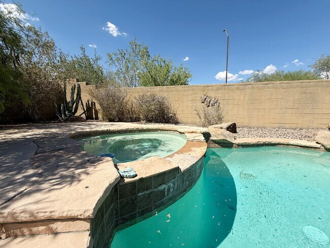 Building Photo - "Spacious 3-Bedroom/2 Full Bath Home with ...