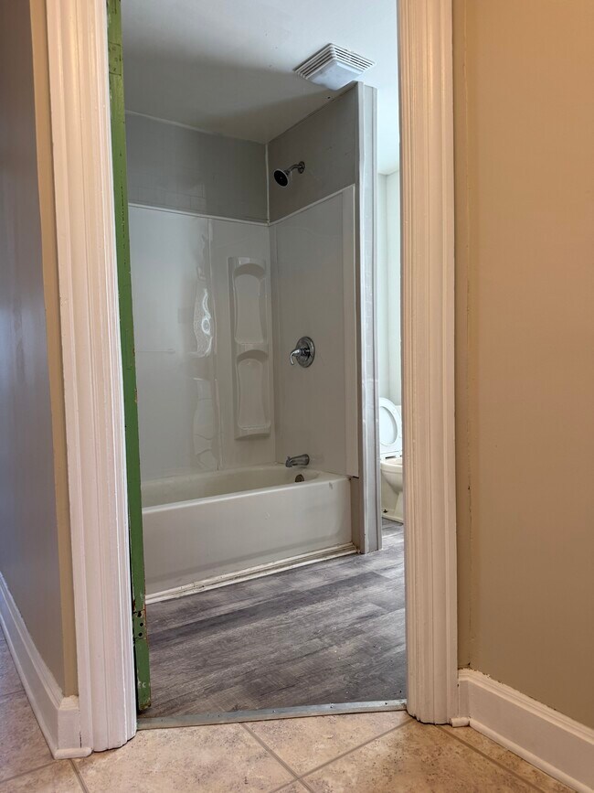 Building Photo - 402 4th St