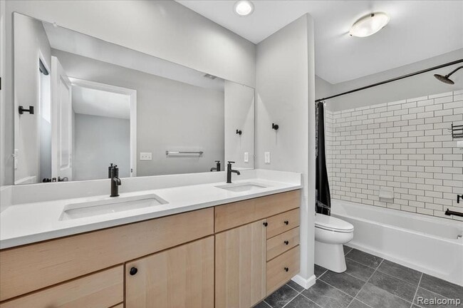 Building Photo - 1087 Hampton Cir