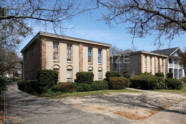 Building Photo - Charming 2/1 Apartment in Midtown!