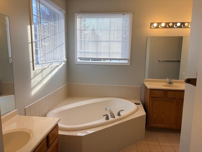 Building Photo - 1155 Clover Hill Ln