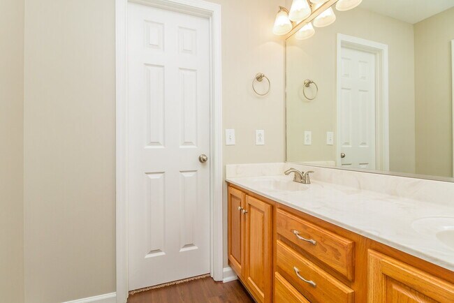 Building Photo - 2619 Danbury Cir