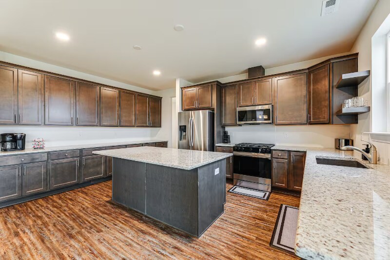 Building Photo - 23525 E Gate Dr