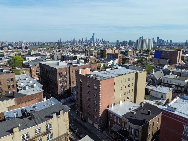 Building Photo - 413-415 9th St