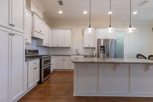 Building Photo - 4 Bedrooms, 3 bathrooms located in Fairhope!