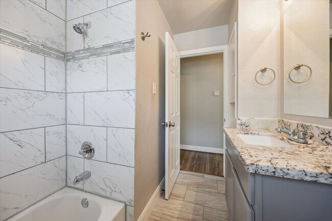 Building Photo - 5014 Yellowstone Blvd