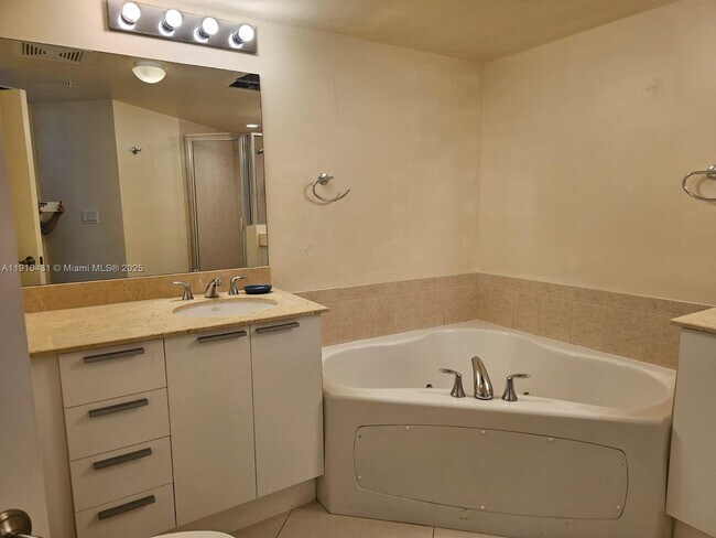 Building Photo - 16699 Collins Ave