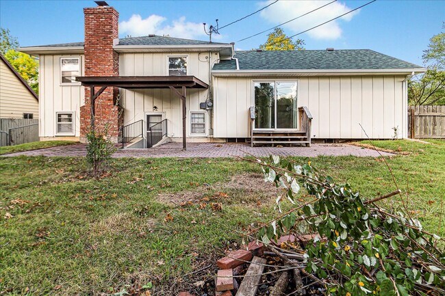 Building Photo - 318 Goodrich Dr