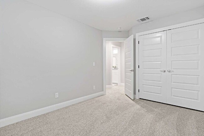 Building Photo - "Charming Denison Duplex with Granite Eleg...
