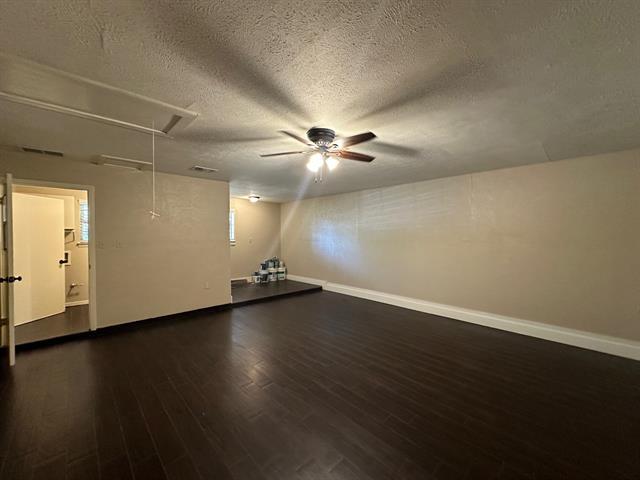 Building Photo - 1226 Greenbriar Cir