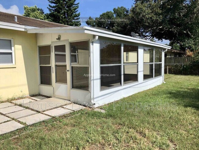 Building Photo - 1158 Brook Dr W