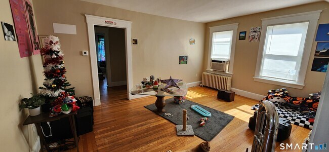 Building Photo - 352 Elm St