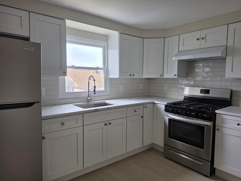 Building Photo - 1615 78th St