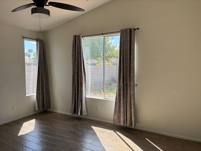 Building Photo - Seven Hills Single-Story 3 Bed 2 Bath Scenic Greenbelt Views