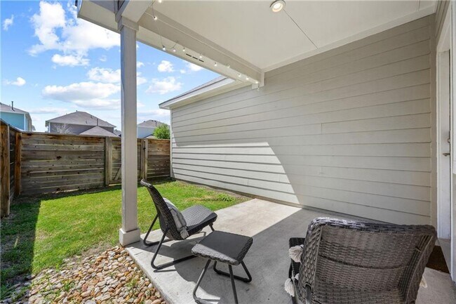 Building Photo - Newly Constructed, 4 BR / 3 BA Home - 2 Car Garage - Pool - Close to Mueller