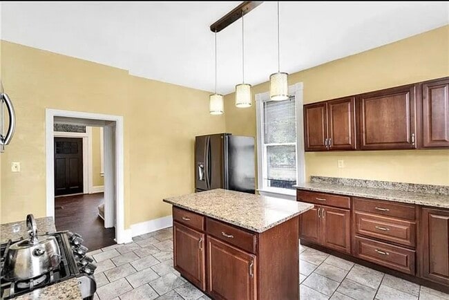 Primary Photo - 310 N Linden Ave