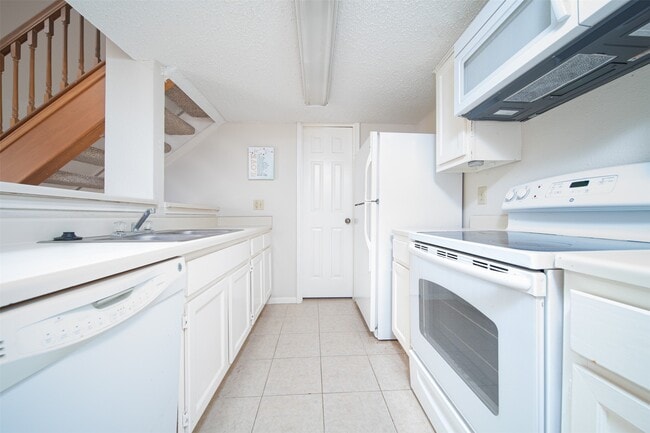 Building Photo - 2300 Old Spanish Trl