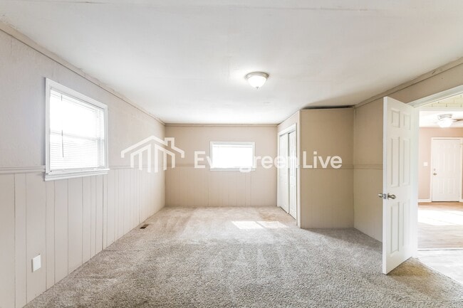 Building Photo - 1933 Slone Ave