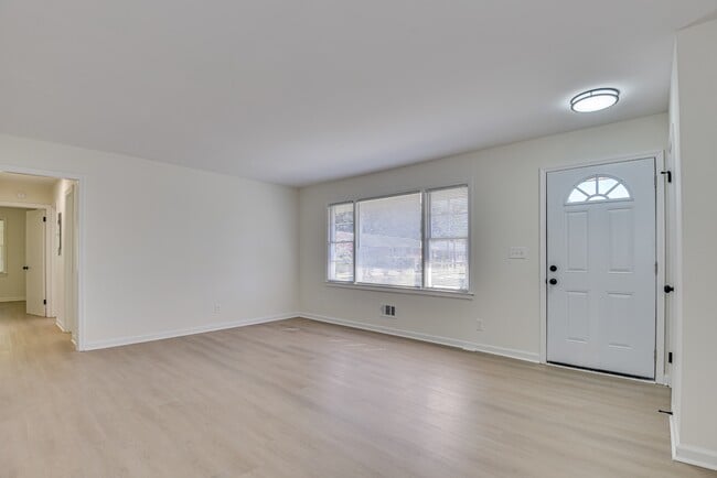 Building Photo - 2618 Providence Ct