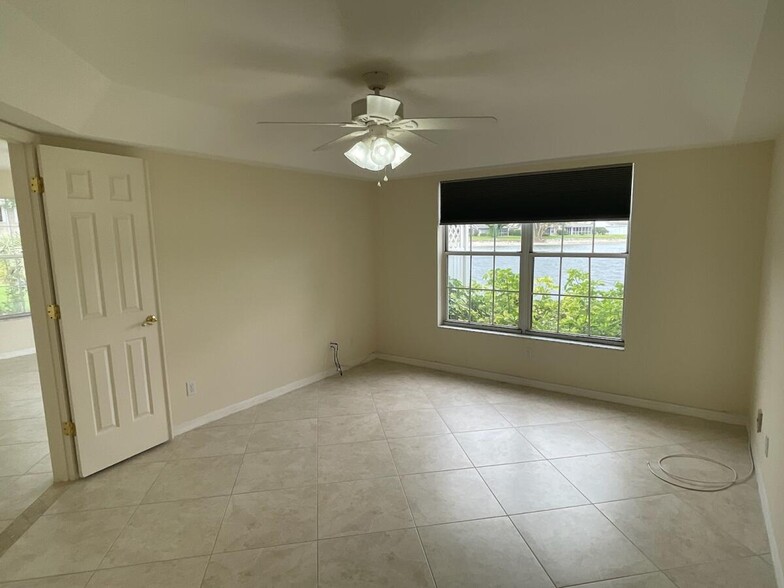 Master Bedroom - 6670 Ilex Cir