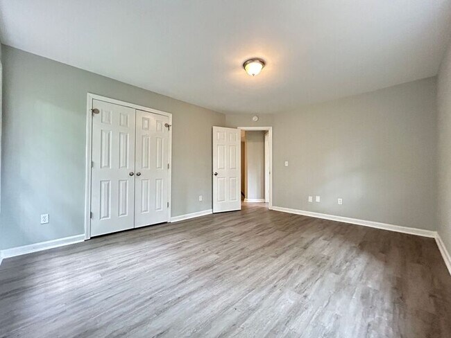 Building Photo - 190 Stanhope Cir NW