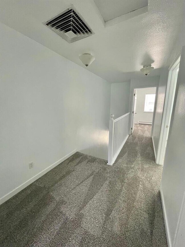 Building Photo - 254 Beacon Ct