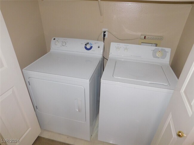 Building Photo - 4911 Black Bear Rd