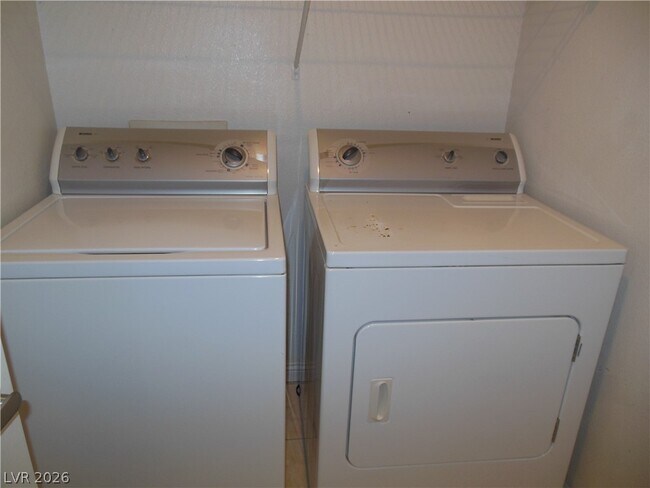 Building Photo - 5510 Avent Ferry St