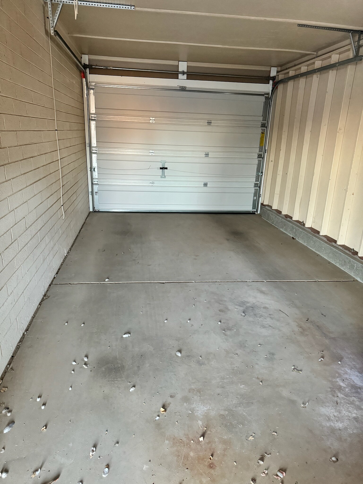 20 x 10.5 foot garage - 11402 N 110th Dr